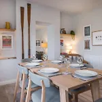 Howe Keld 5 First Floor Apartment *